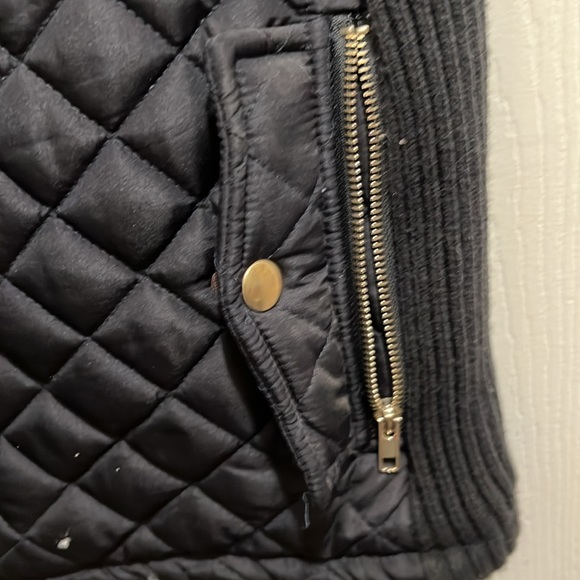 Jacket with no sleeves - Picture 2 of 7